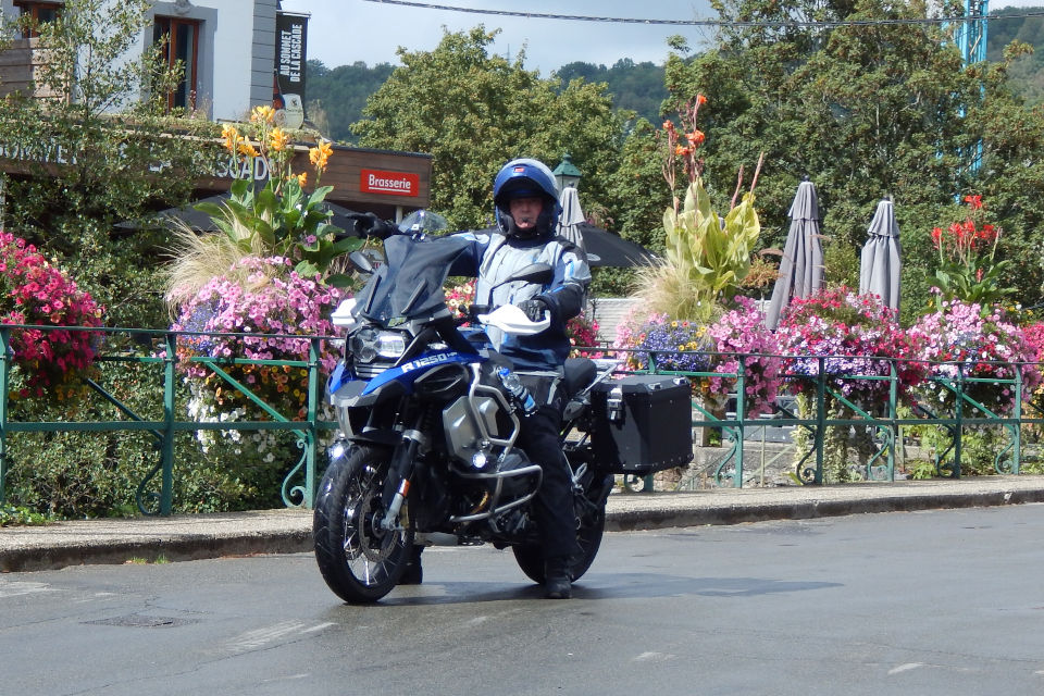 Motorrijbewijspoint Hoensbroek examengarantie AVB en AVD